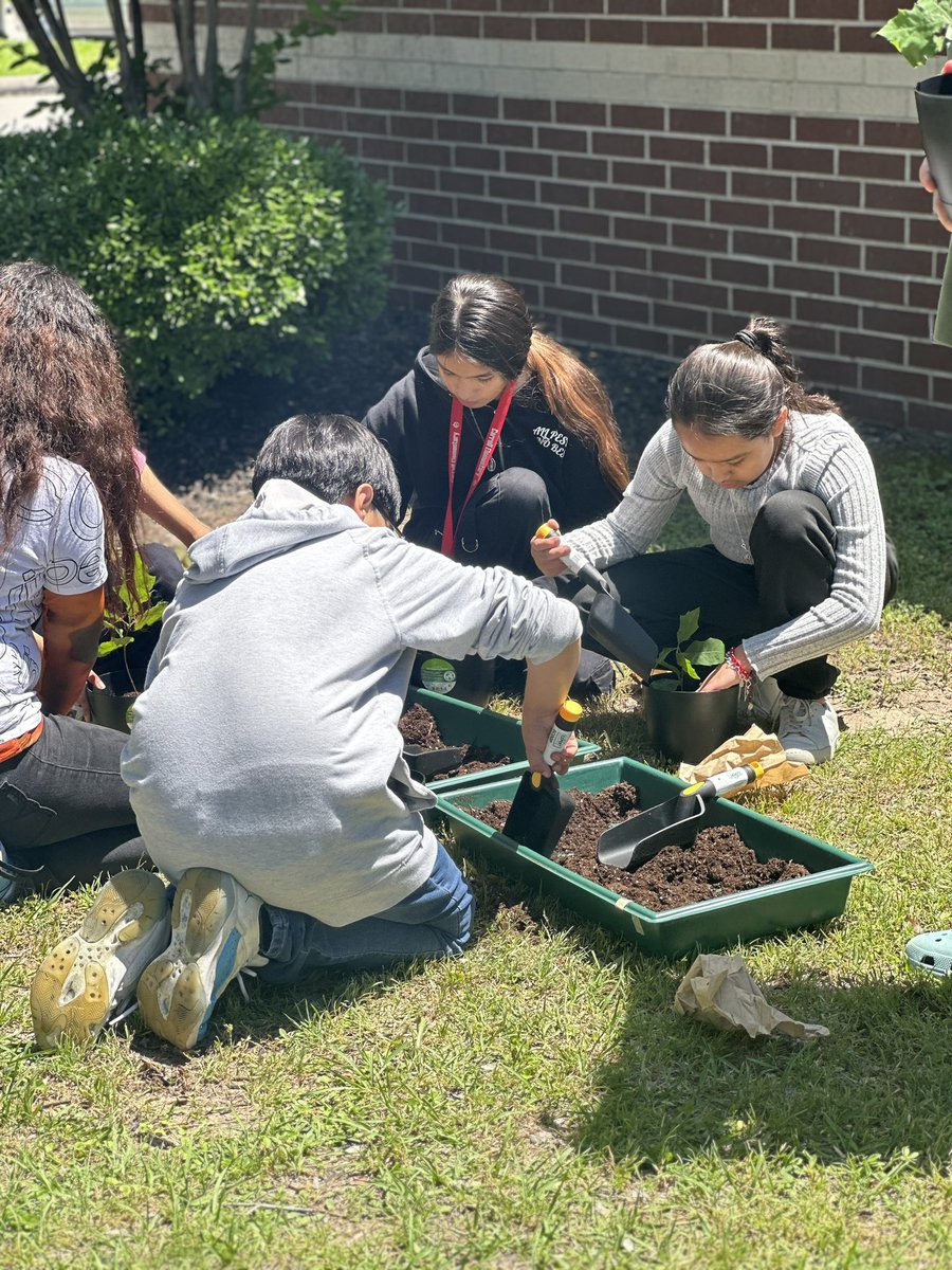 K. Thompson tweet media