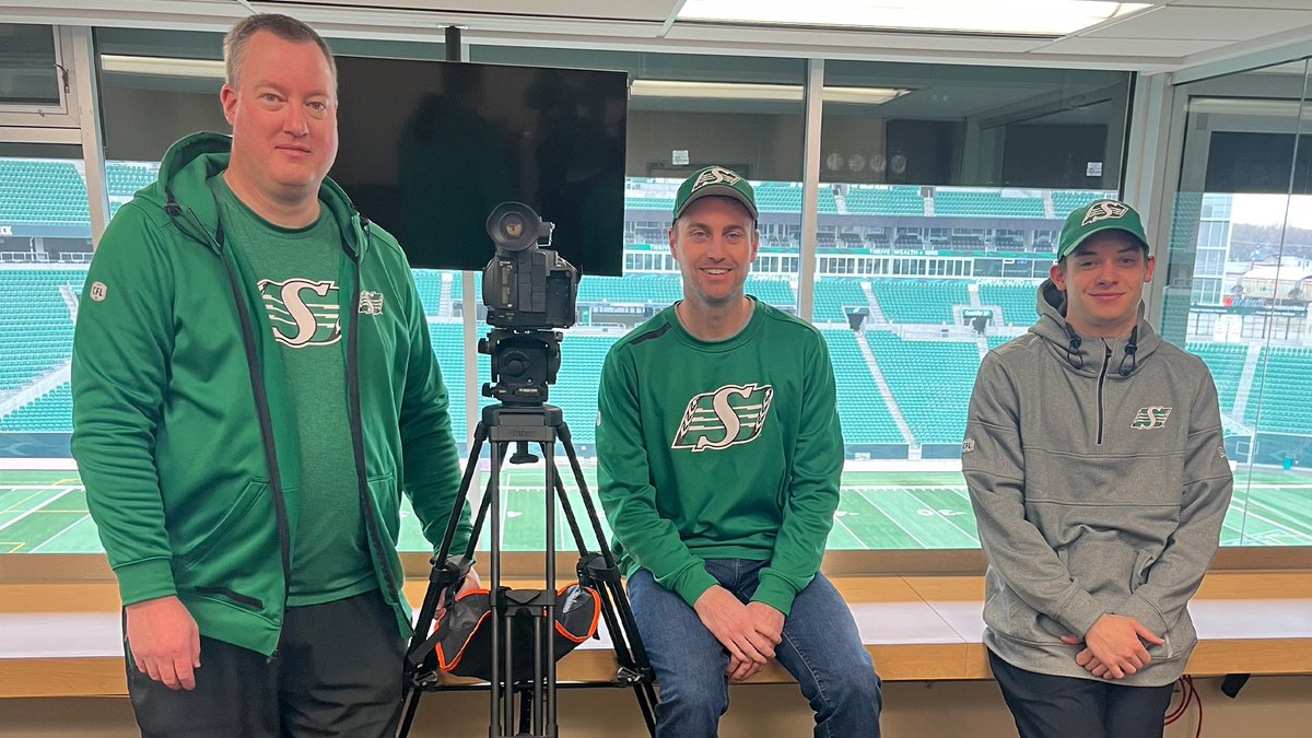 'They’re working 24/7 to make sure we have the necessities to excel.” Nick Bowley, Nathan Schellenberg & Mike Woytowich make up a team that gives the Riders 'the best film in the league'. bit.ly/44aQL5O 🎥