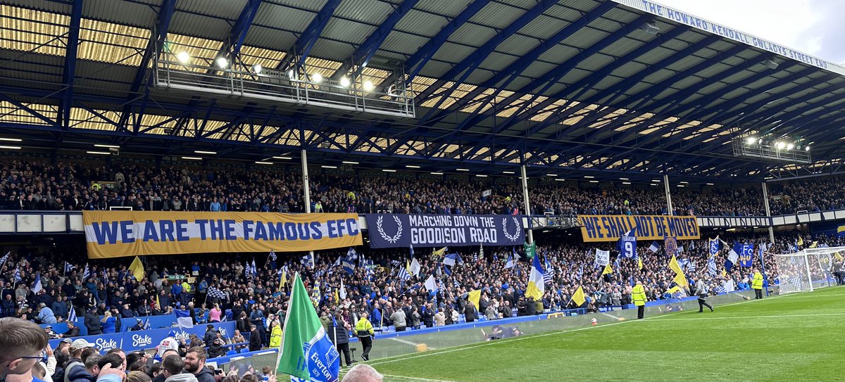 Lewkerton's tweet photo. @Originals1878 💙⚽️💙 https://t.co/l0Sy004ZDI