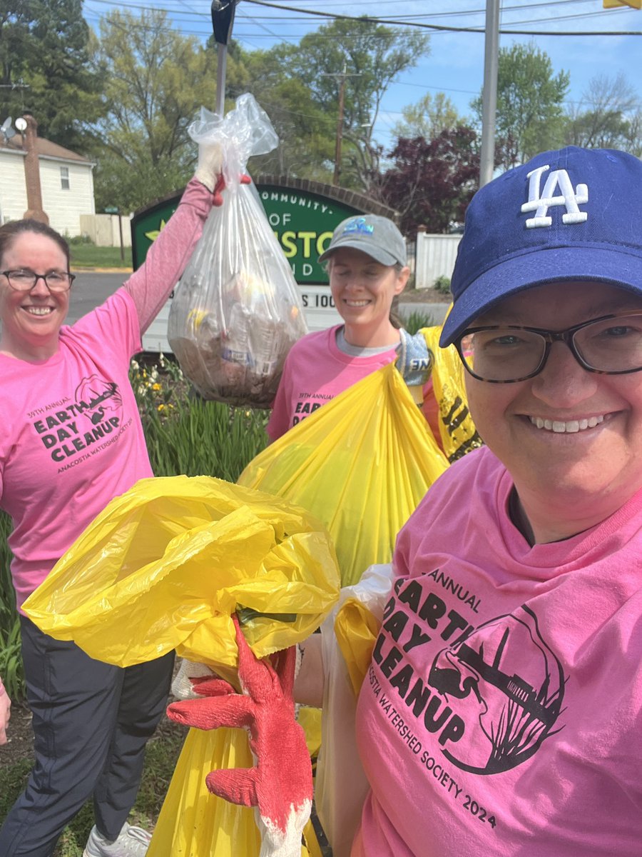 Happy Earth Day Conservation Community! It was great to end my spring stint in DC with <a href="/SWCSNews/">Soil and Water Conservation Society</a> National Capital Chapter Members and a Clean Up along the Anacostia River!