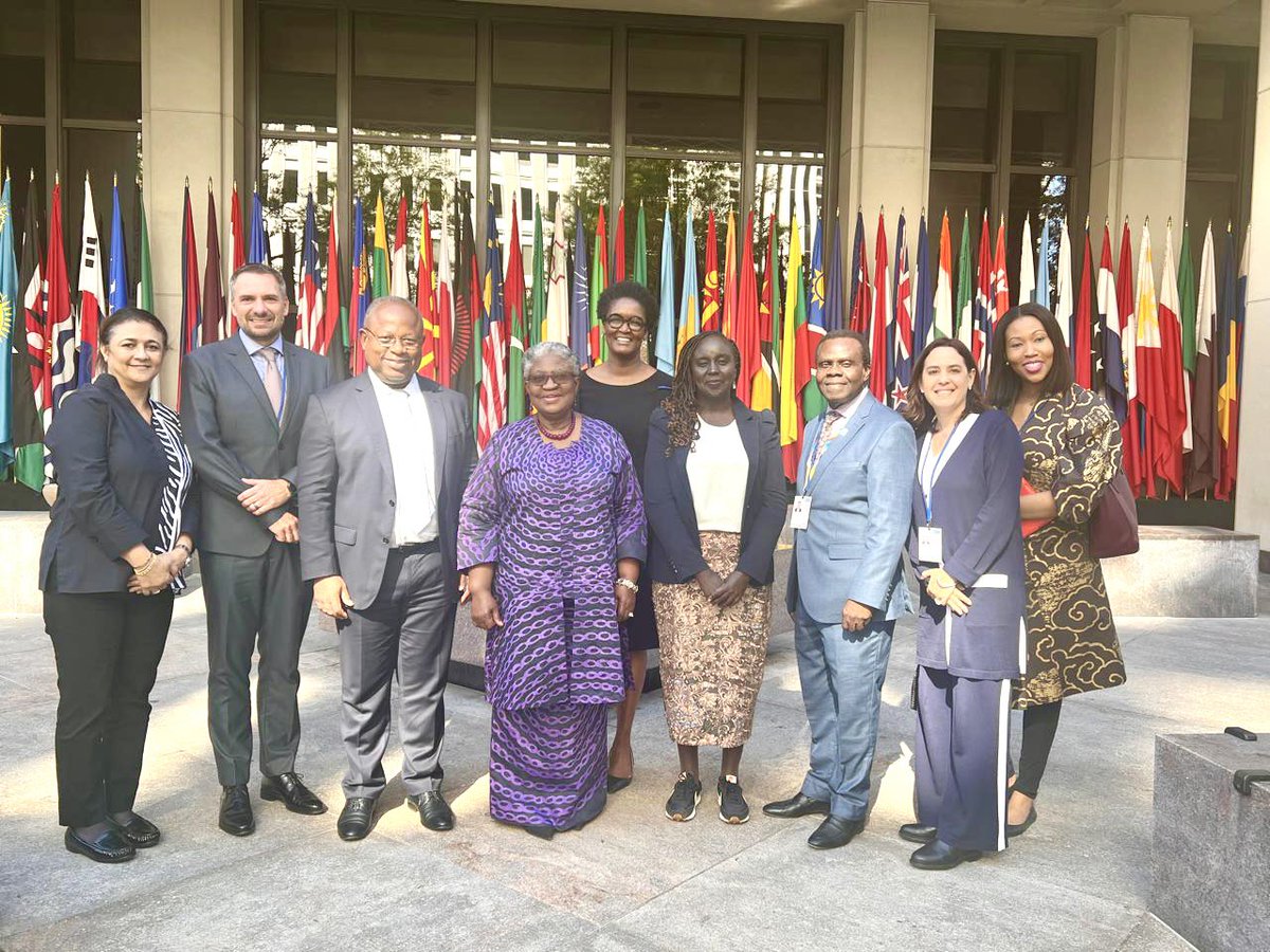 Dr. @NOIweala, Director-General, @wto welcomed CEO Alain Ebobissé and the #Africa50 delegation to discuss regional #infrastructure projects in #Africa on the sidelines of the @WorldBank and @IMFNews Spring Meetings in #WashingtonDC. #WorldBankMeetings #IMF #AfCFTA