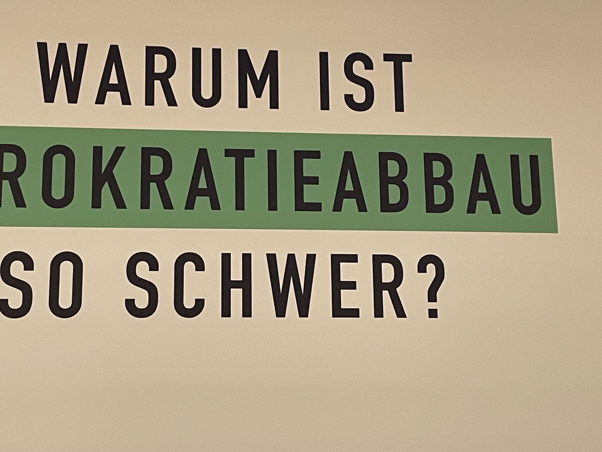 Welches ist das deutscheste Museum? Das @DeutscheMuseum München, das ⁦@DHMBerlin⁩ oder das @hdg_museen Bonn?
Es ist das Deutsche Bürokratiemuseum in Berlin, beim #BahnhofFriedrichstraße . Ich kann den Besuch empfehlen. Eintritt frei + bürokratiearm.