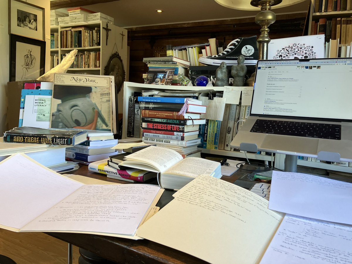 amicusadastra's tweet photo. Understanding Media Intensive: tools for understanding, class 2: introduction 1 (1964) and 2 (1966) https://t.co/fqTSpjarQB