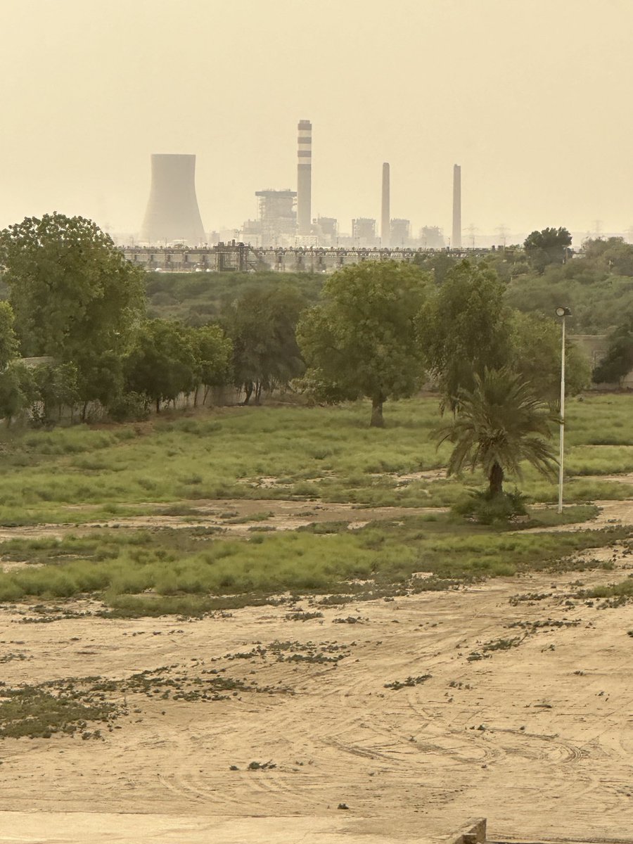 AshfaqueALagha1's tweet photo. This picture remind old days of university era , kotri barrage , Jamshoro power plant and lovely trees to give shade with cool breeze of River indus . Love Sindh https://t.co/RZyrqLKnra