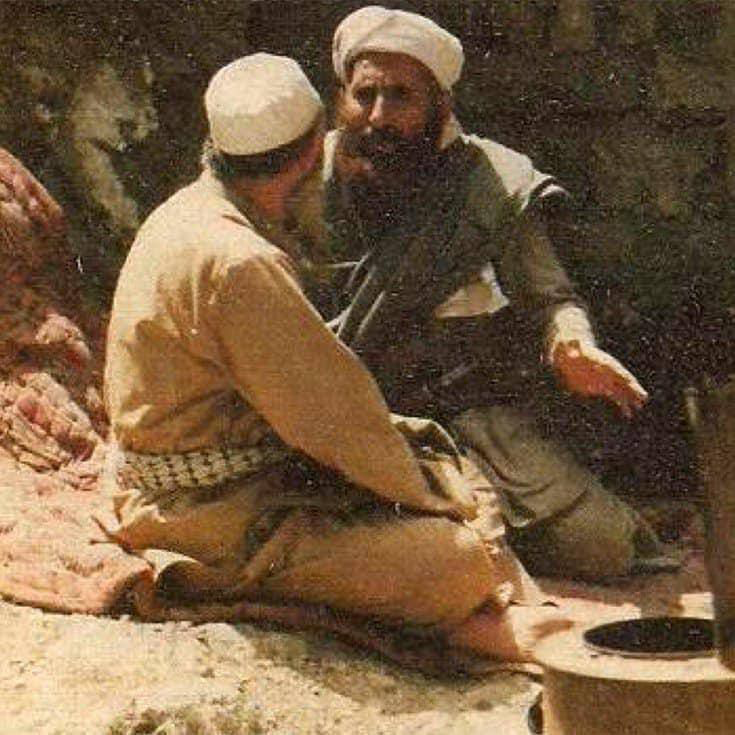 "الشيخ عبد المجيد الزنداني والشيخ عبد الله عزام في جبال أفغانستان، رحمهما الله وجعلهما في جنات النعيم ... 
✋🏻 للعلم والإحاطة وكما كتب أحد الإخوة الكرام:
"عندما أدركت أمريكا واستخباراتها خطر الجامعة التي أنشأها الشيخ عبدالمجيد الزنداني في اليمن التي أصبحت مخرجاتها خطرا على مشروعهم