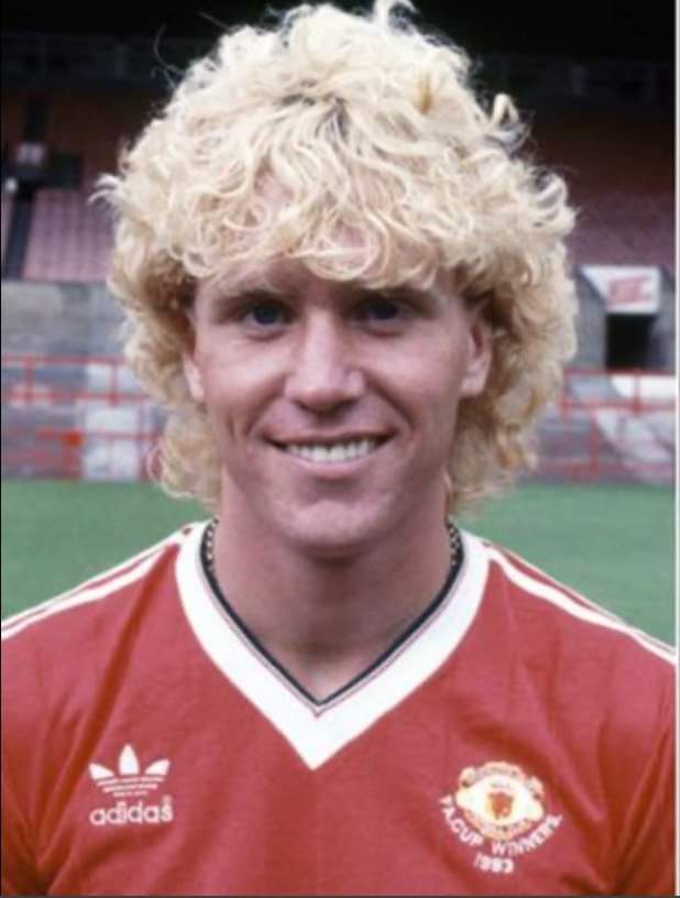 Happy 61st Birthday to ex #mufc forward, Scott McGarvey. The Glaswegian joined as a trainee in 1979, turning pro the following year. Over the next 3 seasons, he played 25 games, scoring 3 goals, before being transferred to Portsmouth in 1984.