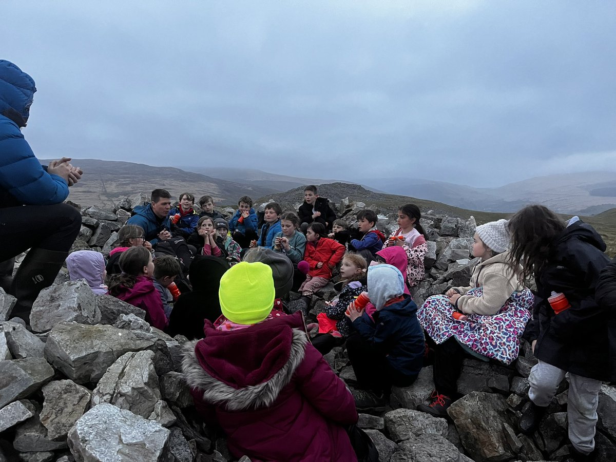 Pencae2's tweet photo. Dyma ni wedi cyrraedd! We made it! #blwyddyn4PC #cribarth https://t.co/Yg90w563t7