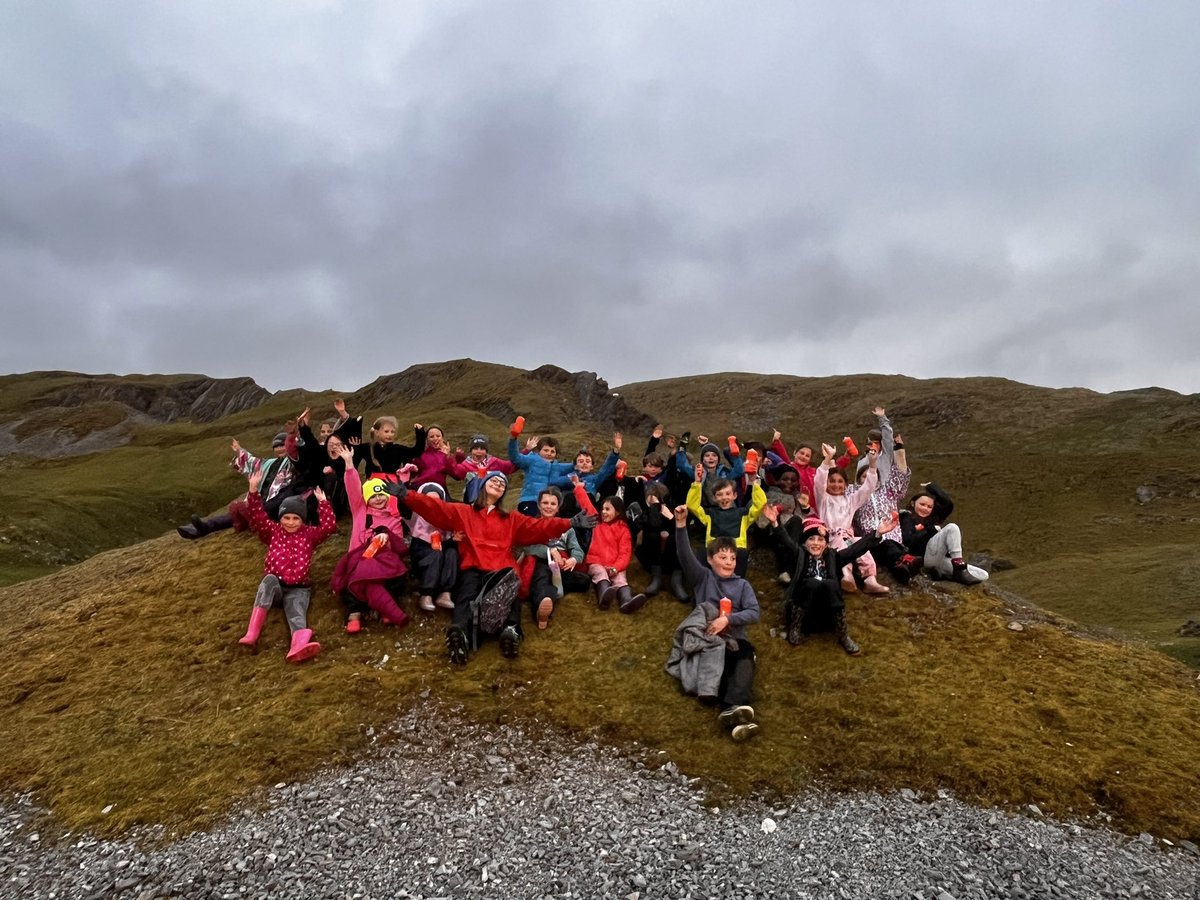 Pencae2's tweet photo. Dyma ni wedi cyrraedd! We made it! #blwyddyn4PC #cribarth https://t.co/Yg90w563t7