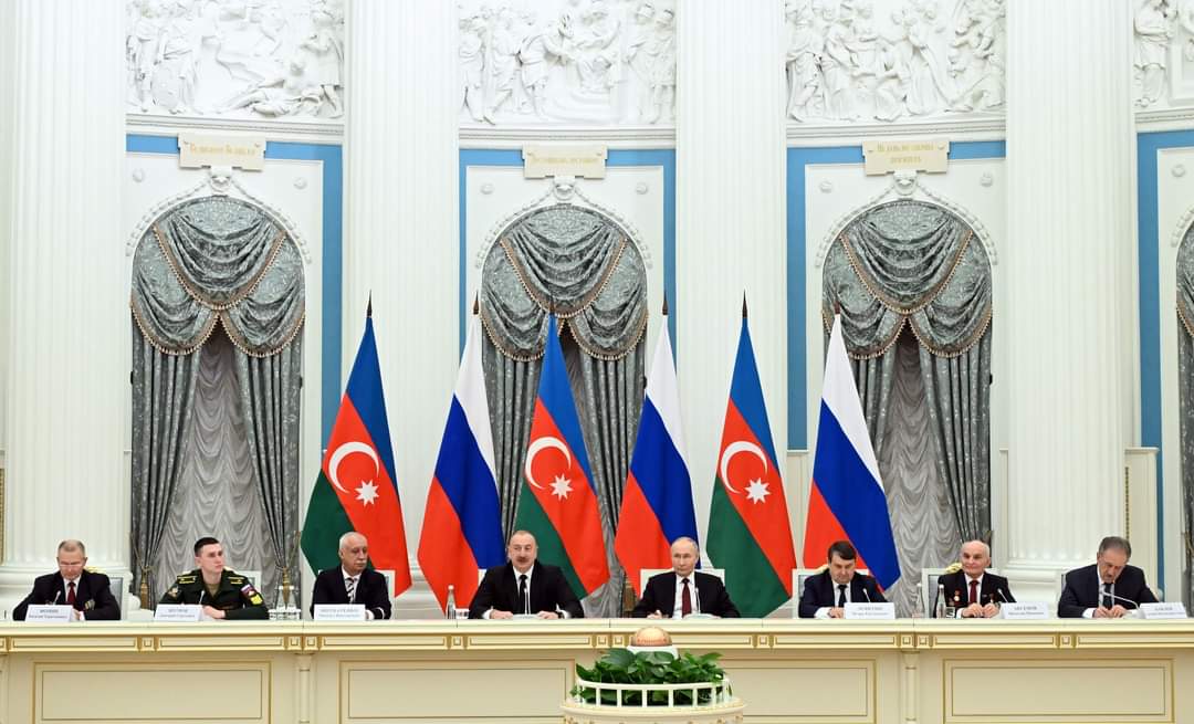 YAP_1992's tweet photo. Azərbaycan və Rusiya prezidentlərinin Baykal-Amur Magistralının 50 illik yubileyi münasibətilə dəmir yolu sahəsinin veteranları və işçiləri ilə birgə görüşü keçirilib.
https://t.co/L2Hg2YPW0R https://t.co/zJpx7zwVrd
