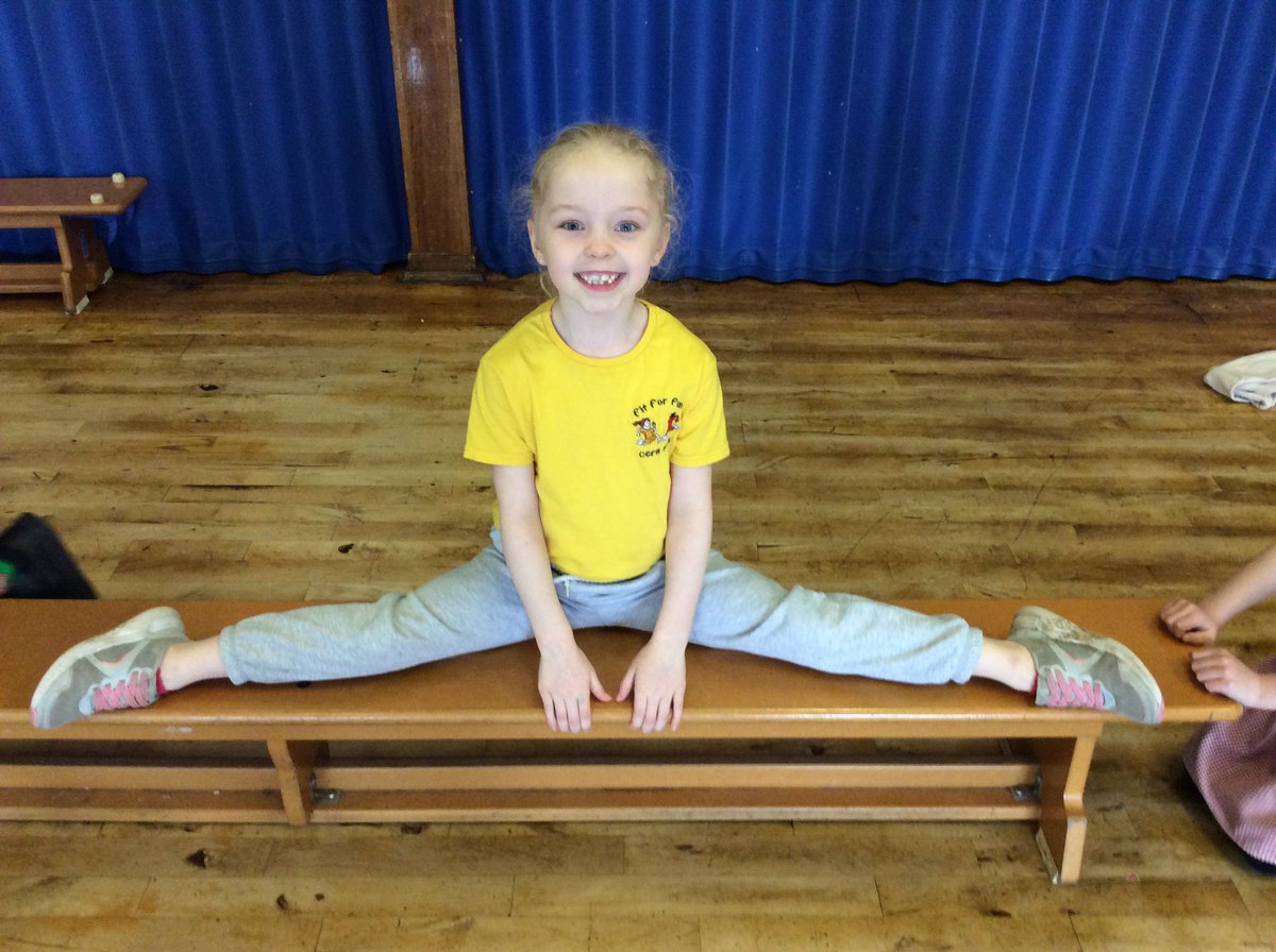CGIY1J's tweet photo. We can create different shapes on the apparatus to create a sequence. Bendigedig pawb! You were super in @real_PE_ with all the different gym equipment. #cgiwb #ambitiouscapablelearners https://t.co/x24GnhooEA