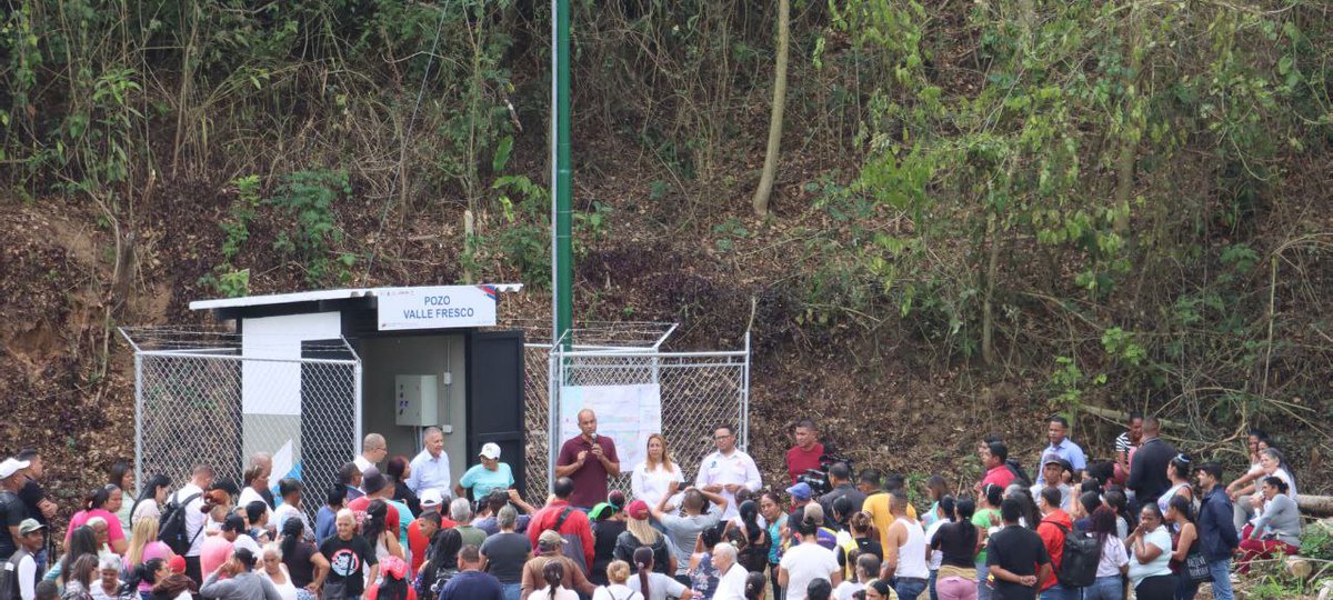 420 familias beneficiadas con la activación del Pozo de Agua Valle Fresco, en Caballo Mocho, Mariches, un nuevo logro que celebramos junto al Gobernador @HectoRodriguez Esto es el resultado de un trabajo articulado de los 3 niveles de Gobierno y Poder Popular #BloqueaElBloqueo