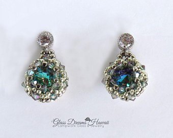 glassdreamshawaii.etsy.com/listing/609319… Beaded Crystal Dangle Earrings #handbeaded #swarovskicrystals #CZstuds #timelessjewelry #giftideas