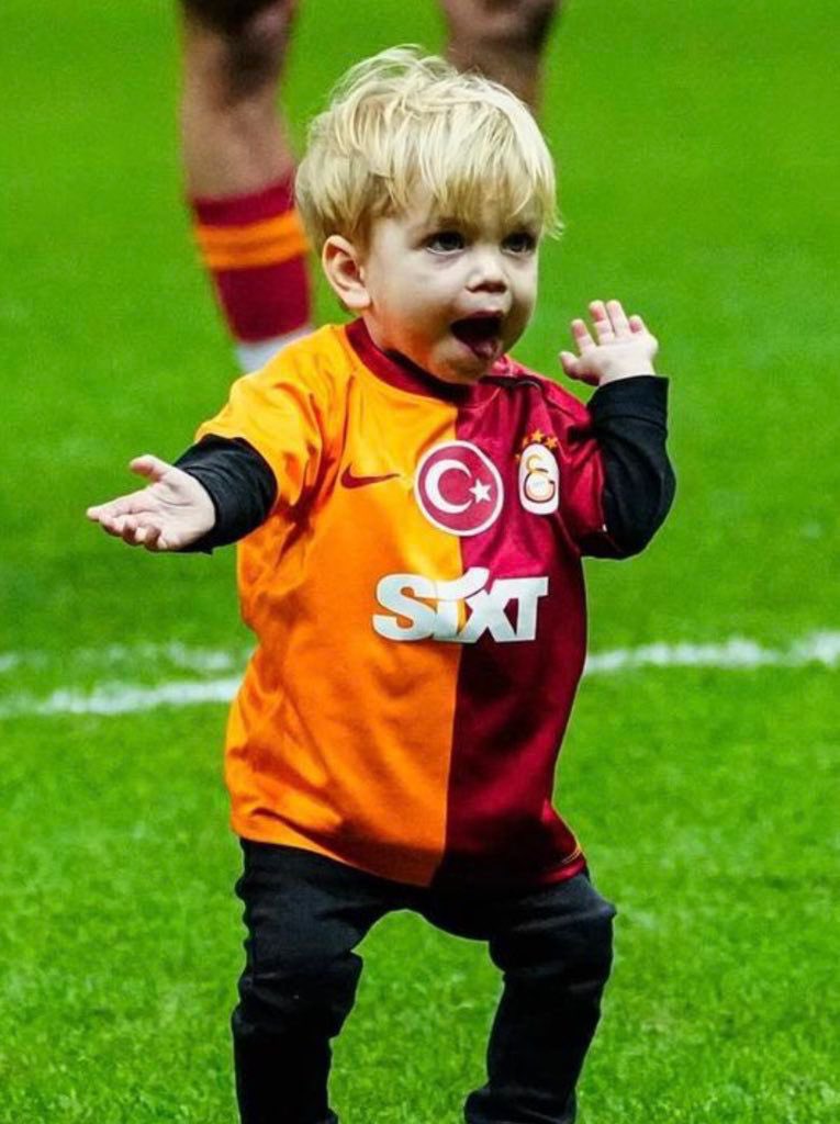 ultrAslanUNI's tweet image. 23 Nisan özel: 

Anlık Galatasaray taraftarı! 🫢