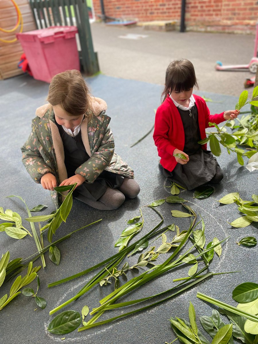 For @EarthDay in Reception, the children used leaves to create a giant loose part footprint in our outside area reminding them of the impact we can have on the earth. #sustainableLEO #WeAreLEO @LEOacademies