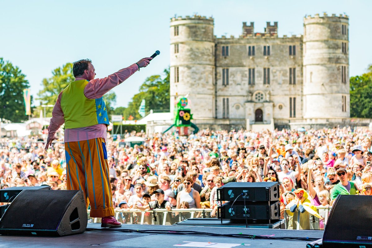 Are you already planning your summer? ☀️ @CampBestival returns to Lulworth Castle, Dorset this July and @richclarke has your chance to win a family ticket after 5pm this afternoon! LISTEN TO WIN: globalplayer.com/live/heart/ham…