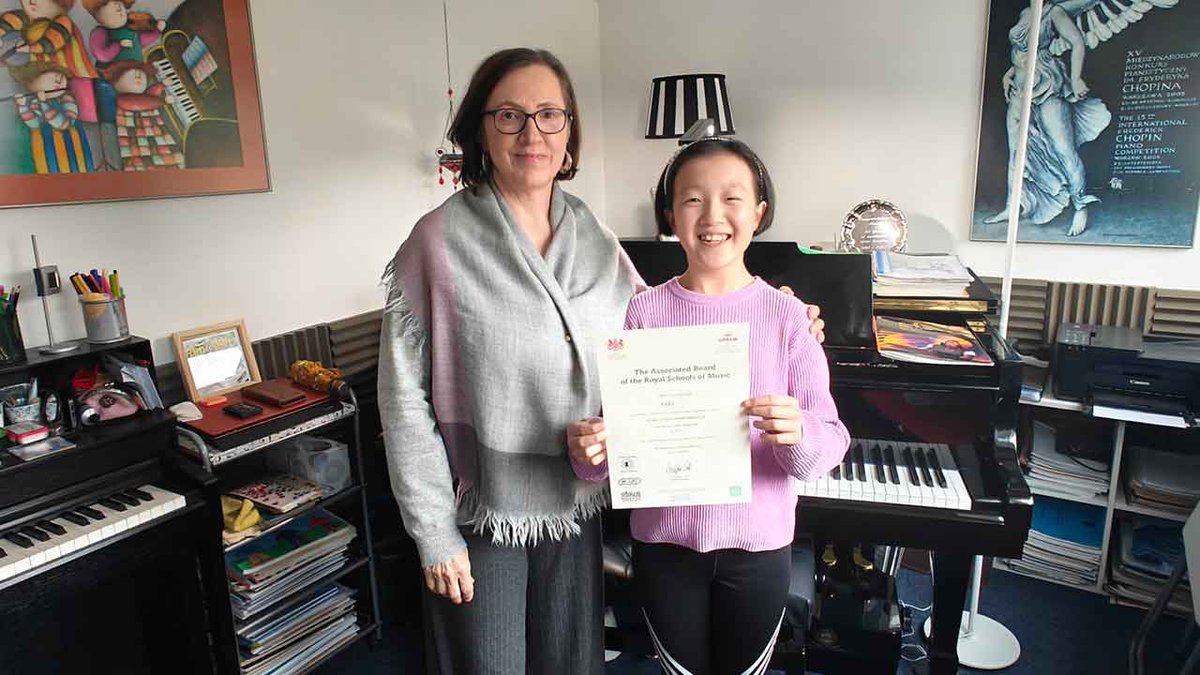 Celebrating Erin's achievement of Distinction in #ABRSM Piano Performance Grade 4. Visit my website for the full details.

annapeszko.co.uk/2024/04/celebr…