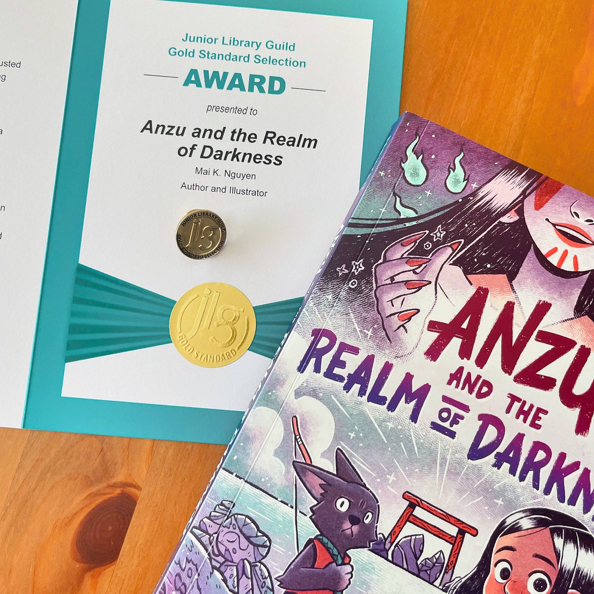 ohmaipie's tweet photo. So excited to share that ANZU is a Junior Library Guild gold standard selection! ๐
It means that my book is rad and you should definitely preorder it ๐
#juniorlibraryguild #anzuandtherealmofdarkness https://t.co/PWcKIGyA4h