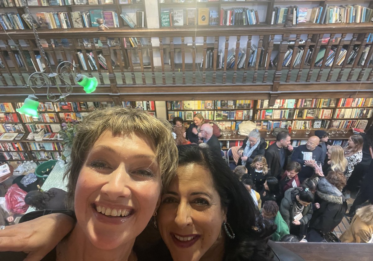 Happy publication day to the incomparable ⁦@BeeRowlatt⁩ - her One Woman Crime Wave is a thing of beauty and insight! Out now! *PackedHouse* and so much love ⁦@Dauntbooks⁩