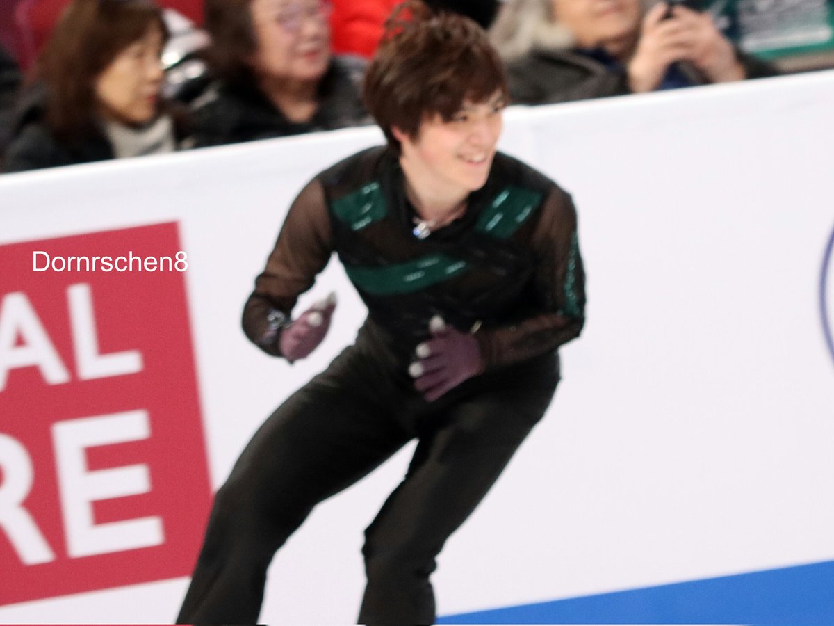 A blurry smiley Shoma Uno sequence from Worlds 2024 🇨🇦 FS practice 🥰🥰🥰

#宇野昌磨