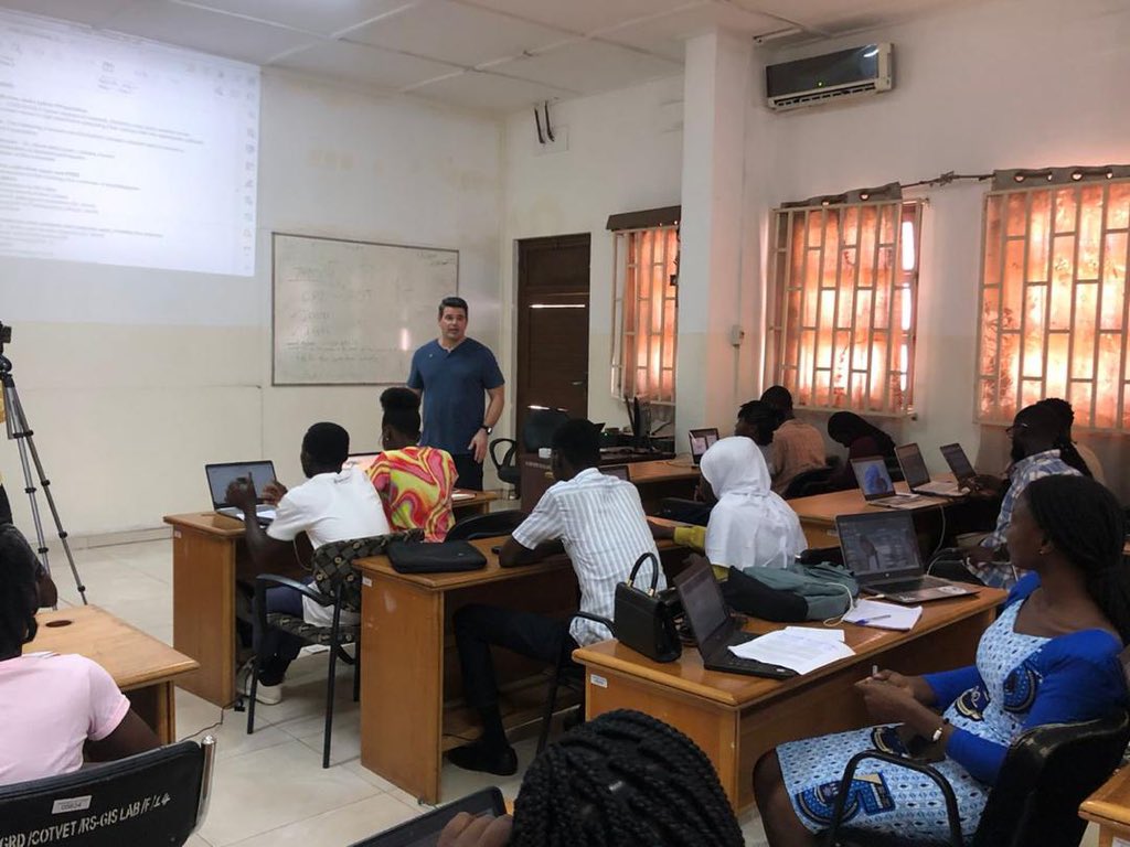 @YouthmappersUCC is super thrilled to have its representatives in the ongoing GIS Participatory Workshop 🥰 in the University of Ghana Legon. Day one was insightful and informative 🥰✅🙏. We prepare for tomorrow 🔥✅ #We don’t just build maps.we build mappers.