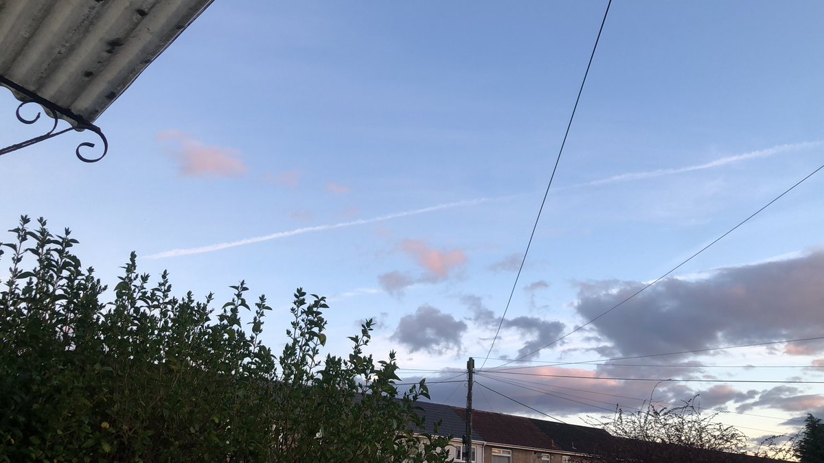 #geoengineering over Kirkintilloch 22/4/2024 20.26pm #startosphericaerosolinjection #SRM #Climatescam #Ecocide