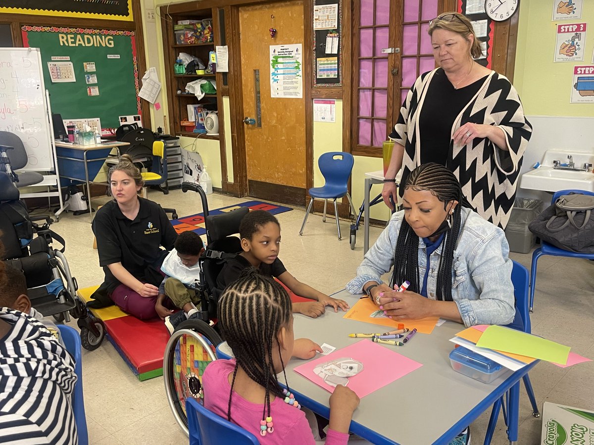 BaerSchool's tweet image. Baer Students were delighted with a storytelling session from the author herself, Maggie van Galen. Be sure to check out her new book “King Takes A Bath”.

#KingsDayOut @MaggieVanGalen #SensoryProcessing
#BaerStrong @BCPSS @BaltCitySchools
@SwintonBuck