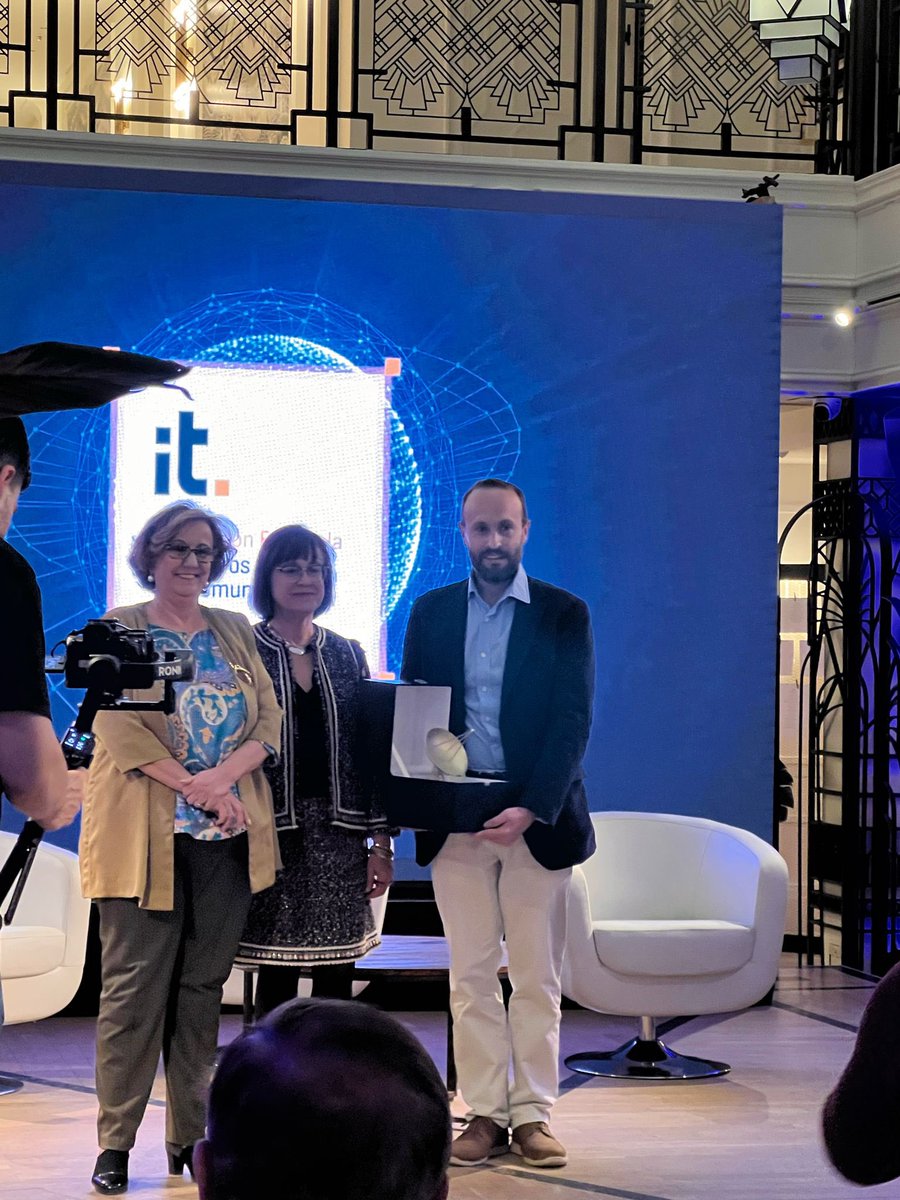 AEIT Madrid (@aeitmadrid) on Twitter photo Natalia Rodríguez Núñez- Milara, fundadora y CEO de <a href="/SaturnoLabs/">Saturno Labs 🚀</a> se hace con el Premio lA y Big Data en la VIII Noche de las Telecomunicaciones de Madrid, en su nombre lo recoge Javier Cebrían, data scientist de <a href="/SaturnoLabs/">Saturno Labs 🚀</a>
#AEITMadrid #Somostelecos Natalia Rodríguez Núñez- Milara, fundadora y CEO de <a href="/SaturnoLabs/">Saturno Labs 🚀</a> se hace con el Premio lA y Big Data en la VIII Noche de las Telecomunicaciones de Madrid, en su nombre lo recoge Javier Cebrían, data scientist de <a href="/SaturnoLabs/">Saturno Labs 🚀</a>
#AEITMadrid #Somostelecos