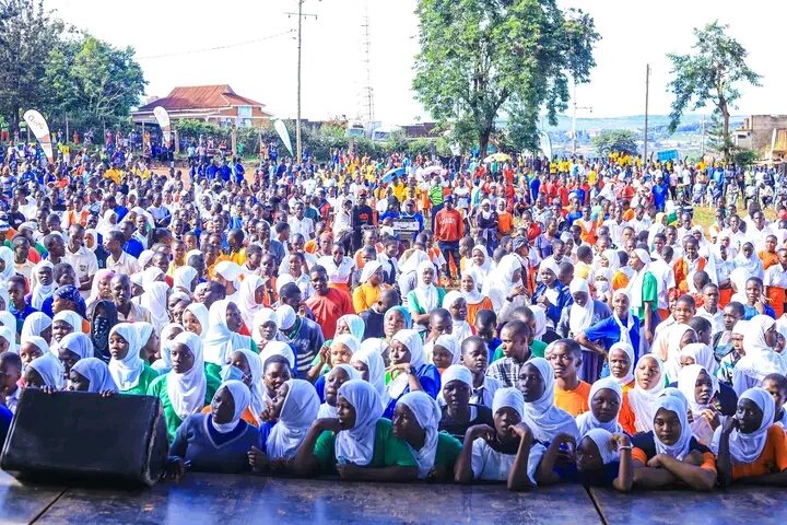 Participants  at the Bugembe Marathon to support the Mother's with  Mama Kits to facilitate,them during Delivery