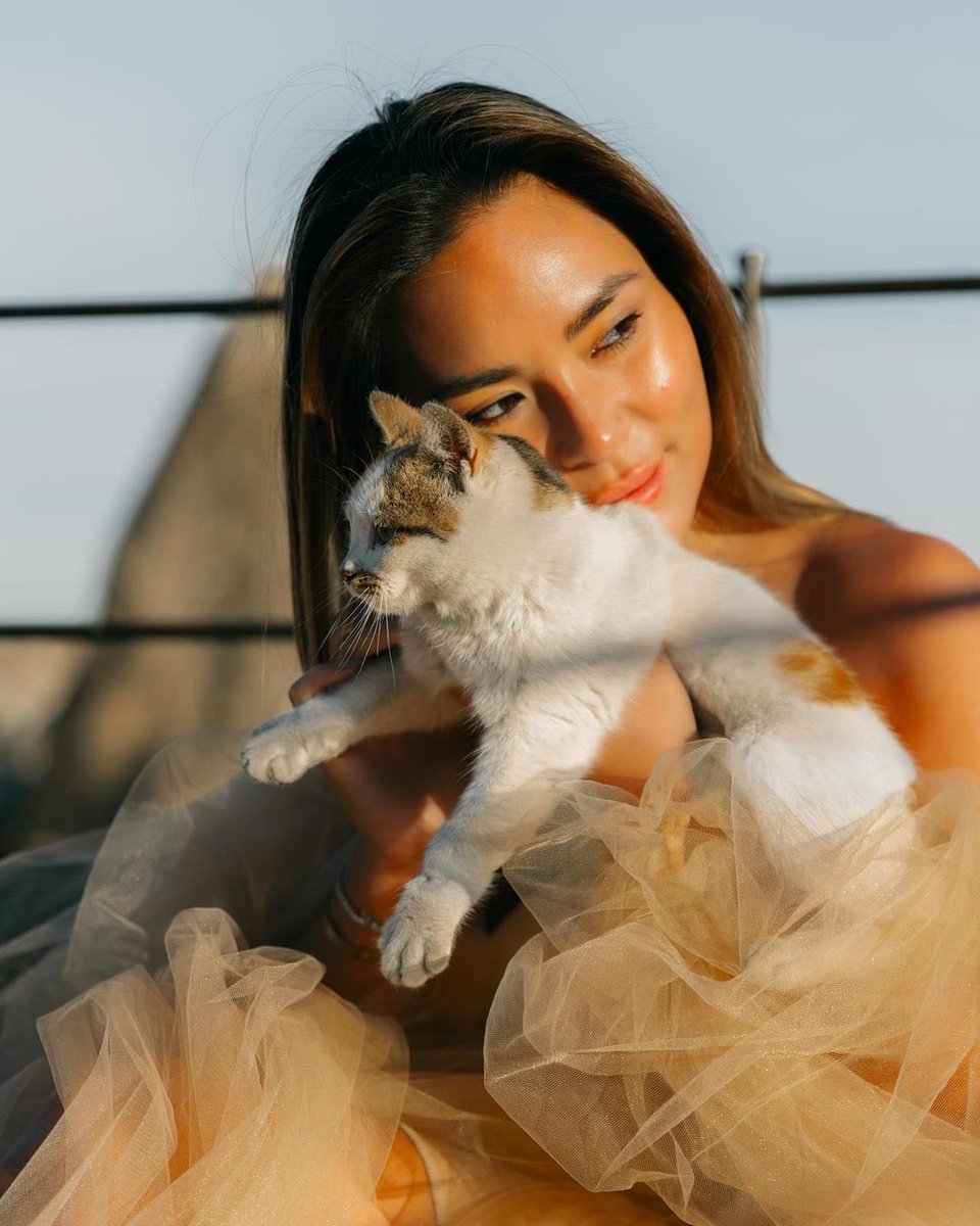 KINDNESS is a language which the deaf can hear and the blind can see. ❤️🐈 #cappadocia #turkey #türkiye #türk #travel #travelblogger #lifestyle #blogger #photoshoot #göreme #turkinstagram #cat #cats #catstagram #kitty #animals #animal #animallovers #animalsofinstagram