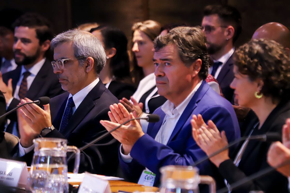 Avanzamos como Gobierno reforzando la protección y la justicia ambiental 🌎🌱 Hoy, desde la sede de la @cepal_onu, el ministro @tvalenzuelavt participó de la 3ª Conferencia de las Partes (COP) del #AcuerdoDeEscazú, que fue inaugurada por el Presidente @GabrielBoric junto a la