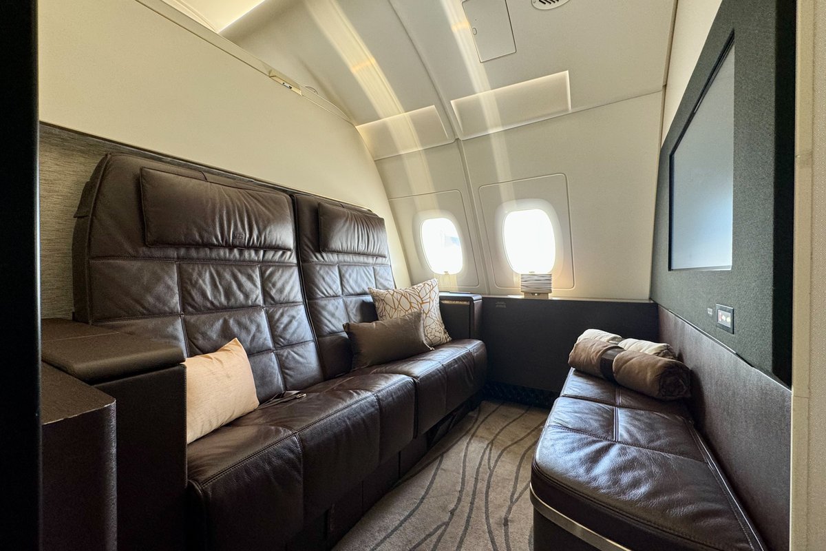 The most exclusive cabin in commerical aviation is once again flying to the U.S. Welcome back to JFK, @Etihad Airbus A380. I'm just as amazed by The Residence as I was when it debuted in 2014. It features a 3-room suite, full bed, private bathroom + shower. Bucket list status!