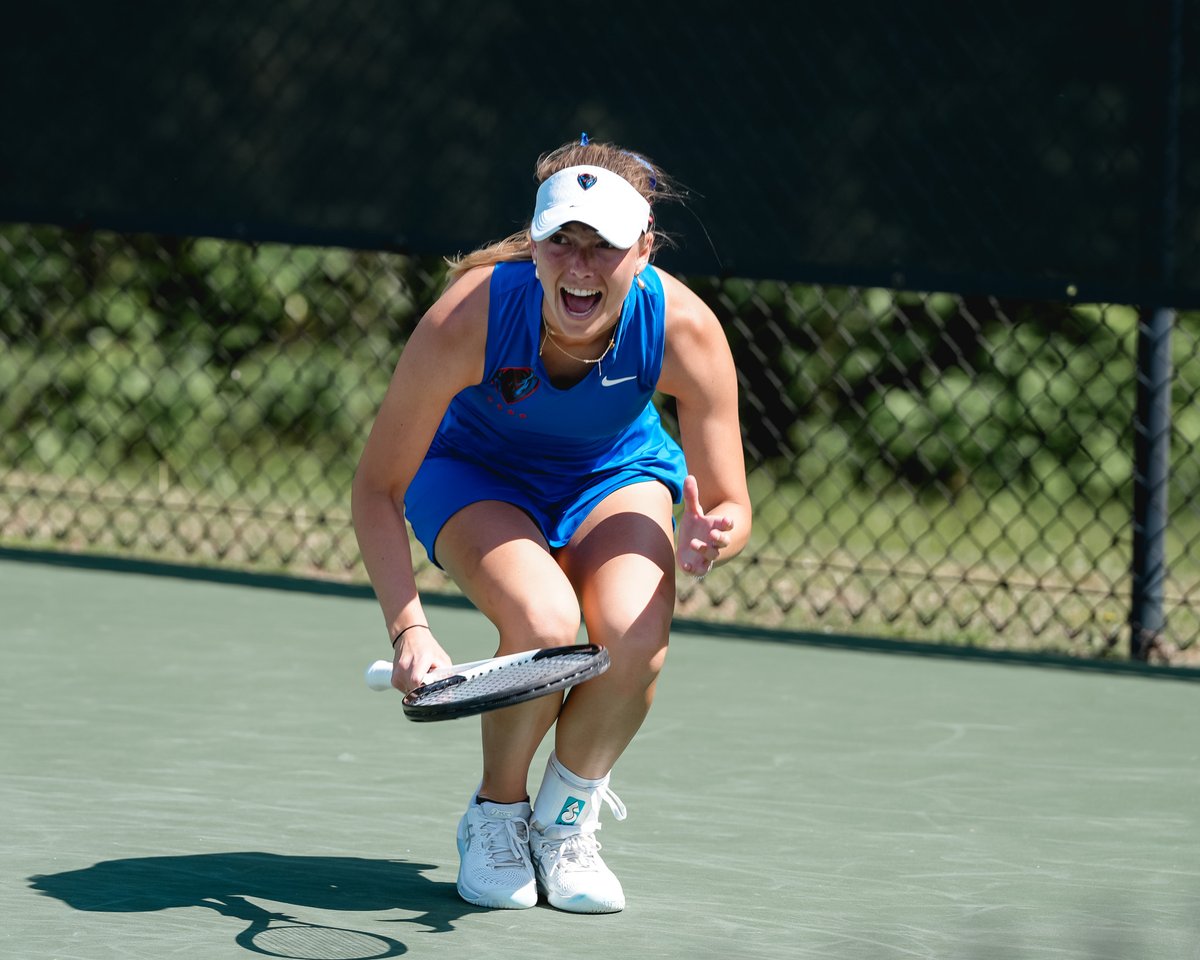 CASATI IS CLUTCH! Emily wins her FOURTEENTH-STRAIGHT match with a 6-3, 6-2 decision at No. 5! DePaul 2, Xavier 1