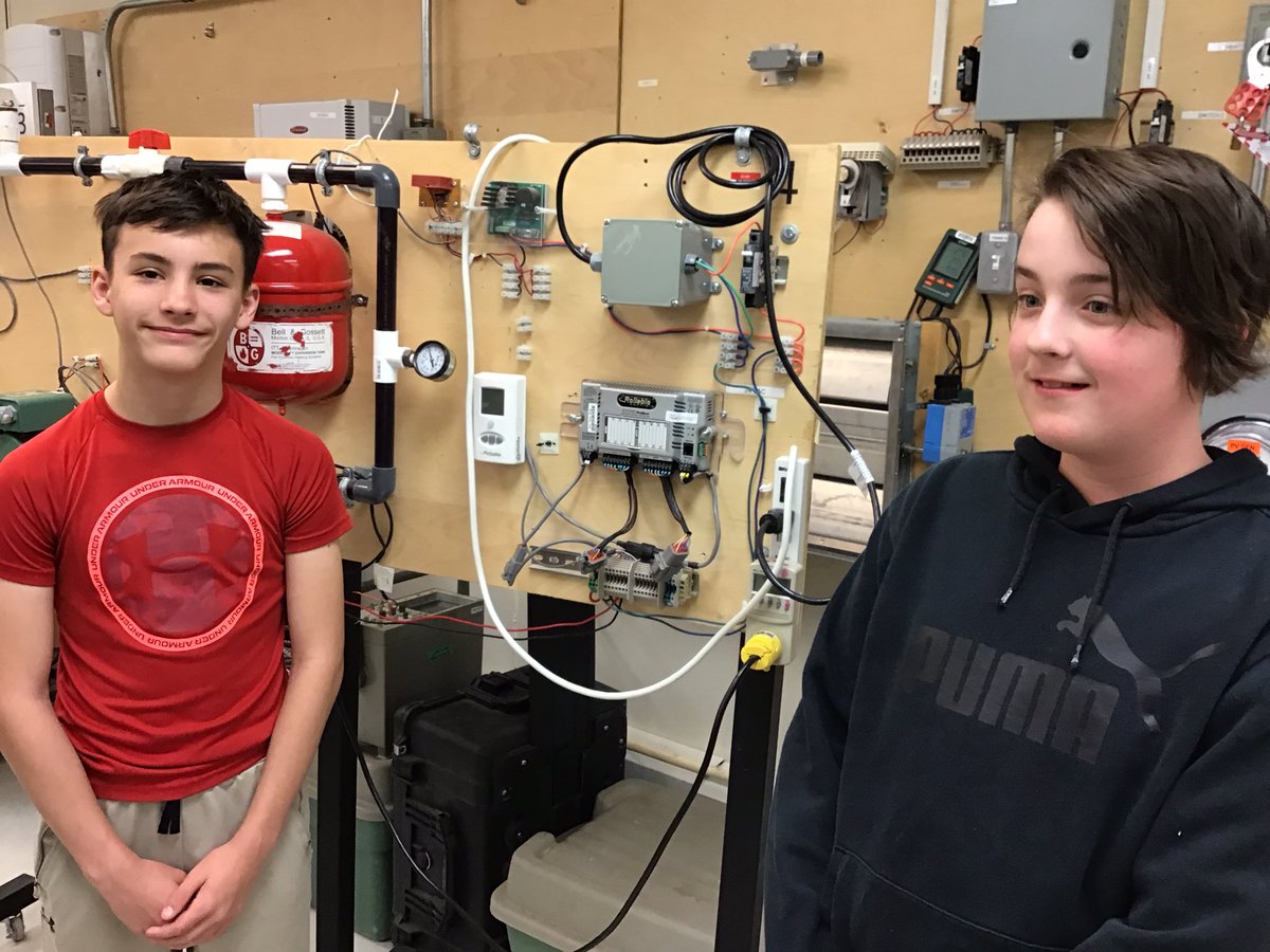 A great time to learn from the Applied Sciences Team at St. Lawrence College.  There, we explored solar power and the types of control systems we’ll use for our hydrogen generation sustainably solution for <a href="/SamsungCanada/">Samsung Canada</a> #SFT_Canada_2024 challenge. <a href="/MsNormaMcD/">Norma McDonald</a> <a href="/whatsinsideslc/">St. Lawrence College</a>