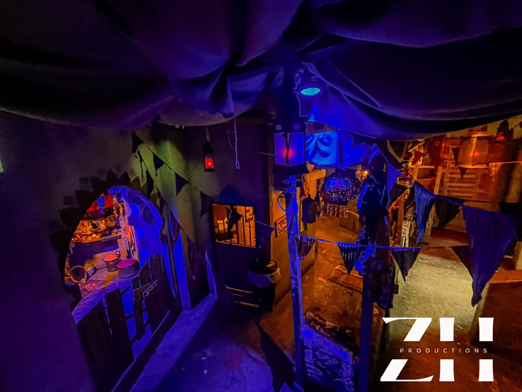 zachariahassler's tweet image. Tomb Blaster indoor queue line has been completely transformed with its new lighting upgrades &amp;amp; extra theming bits. It’s got an fully immersive sort of atmosphere to it and dare I say it’s close to the likes of Disneyland Paris 🇫🇷💡👍 
#chessington #immersive #darkride 😂