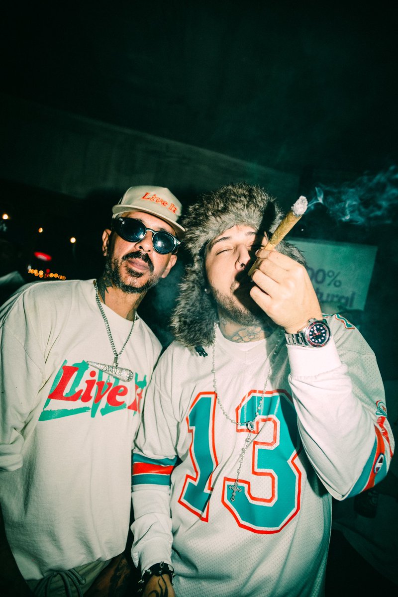 tttrece_'s tweet photo. un 420 pa los libros 📚❤️‍🔥💨 https://t.co/IC5WA5zKmk