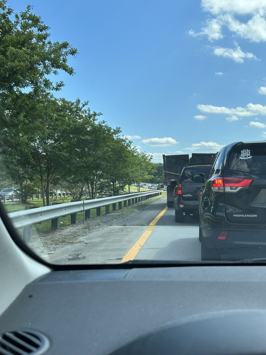 TRAFFIC ALERT: I’d avoid 526 WB and find an alternate route. An obstruction in the road near MM 13 has the right lane blocked. #chstrfc