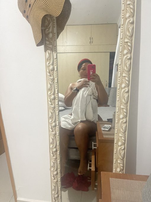 Holis , te espero en mi only x 3$  https://t.co/YCkxuSQlTg https://t.co/KoTr4QxNgf