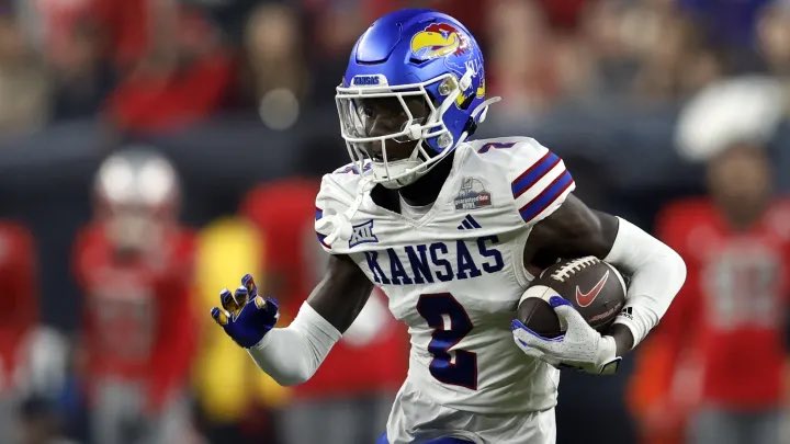 WOW!!! After a great talk with @CoachTSamuel I’m blessed to be offered from The University of Kansas❤️💙#RockChalk @KU_Football @DeshawnBrownInc @Bolles_Football