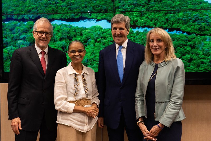 Fiquei muito feliz e orgulhosa de ver a ministra do @mmeioambiente, @MarinaSilva, como uma das 100 pessoas mais influentes do mundo pela @Time, pela missão que ela carrega pelo meio ambiente, pela Amazônia, pelo combate às mudanças climáticas. Merecido título!