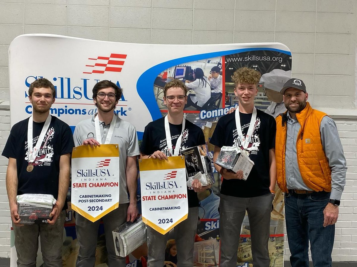 We had some tremendous results from our FWCS Career Academy at the Indiana SkillsUSA competition this weekend. 🥇🥈🥉 #WeekendWrapup #SkillsUSA #Congratulations #CareerAcademy (1/2)