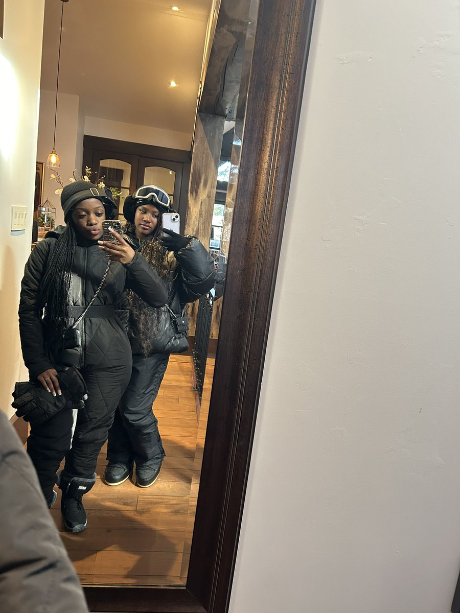 paris tweet media