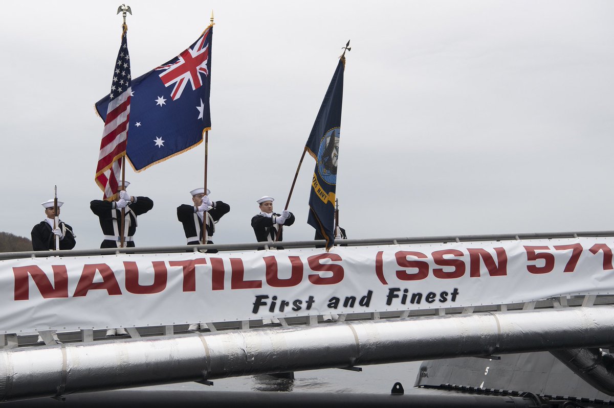 USNavy's tweet photo. #USNavy Photos of the Day:
1️⃣ #USSMobile departs Singapore @US7thFleet
2️⃣ #VFA143 #FLTOPS aboard @USSHARRYSTRUMAN @US2ndFleet @USFleetForces
3️⃣ The first #AUKUS students graduate #NavalSubSchool
4️⃣ @NSA_SoudaBay oil spill response training
👉 https://t.co/aZddB6hxYf https://t.co/W2J4FXSHl4