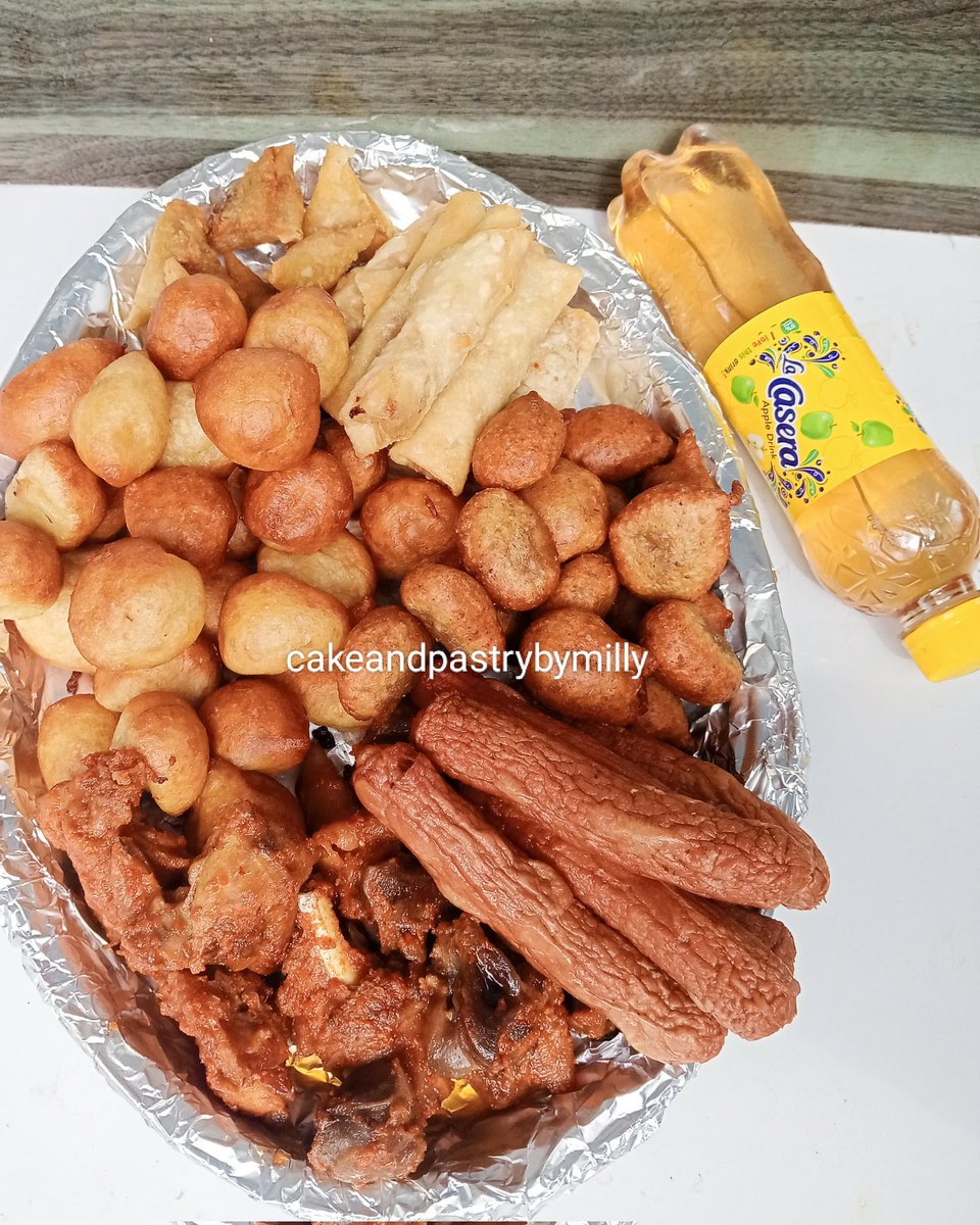 Price: N15,000 6 spring roll 6 samosa 6 peppered chicken cut 6 peppered gizzard cut 6 sausages 15 mosa 25 puff puff 1 soda Available to Deliver within Lagos.. Send a DM to place your order.