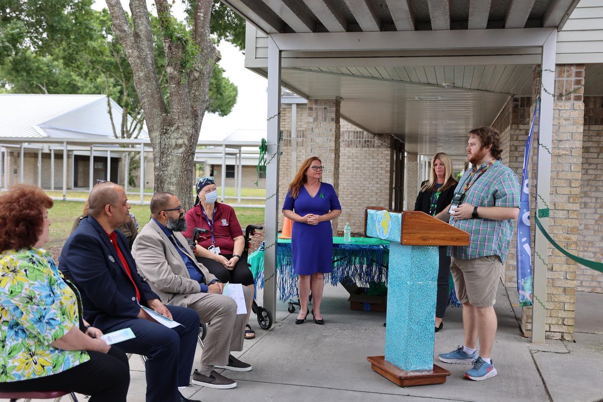 We celebrated Earth Day with the Mayor opening our new school garden! 🌎 This project was created by students in the garden club and opened early to honor Ms. Conway, who leads the program and is currently undergoing treatment for lymphoma. @volusiaschools @ElemSci