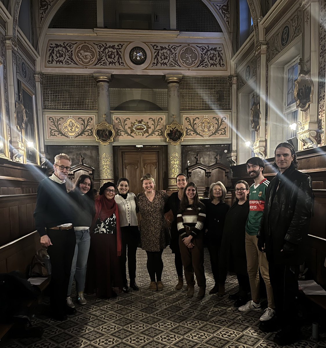 Míle buíochas / merci beaucoup to this lovely group of singers who joined for my masterclass in sean-nós singing this evening @cc_irlandais, Paris! It was such a pleasure 🙏🏻💚🎶