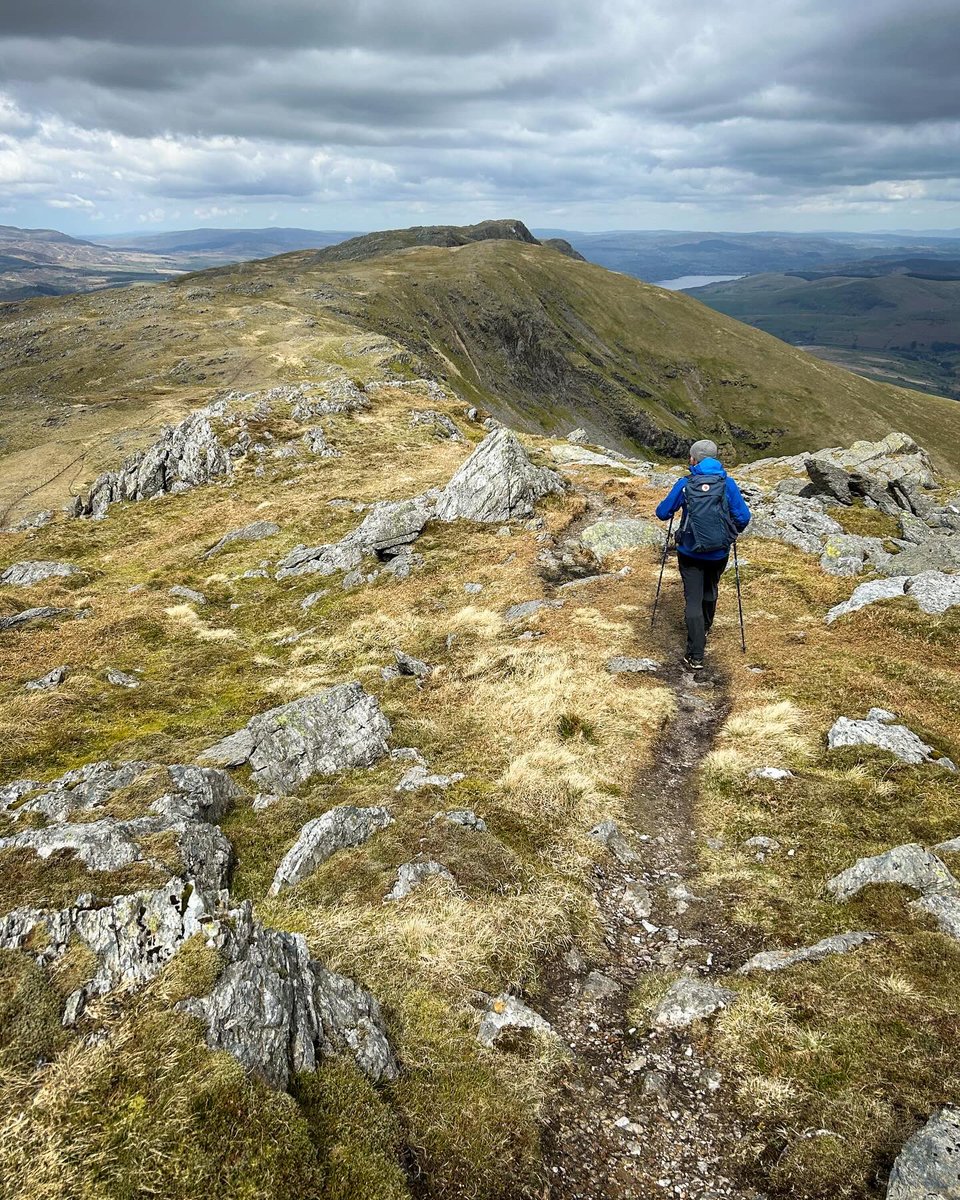 A fab day in the Aran range of southern Eryri 🏴󠁧󠁢󠁷󠁬󠁳󠁿 - a route which included Aran Fawddwy and some of its surrounding summits. 12.6 miles and 7 Welsh mountains (Nuttalls). Such a beautiful and peaceful area! 😍

📸: @anna__bella_k 

#mountains #wales #hiking #explore #Scenery