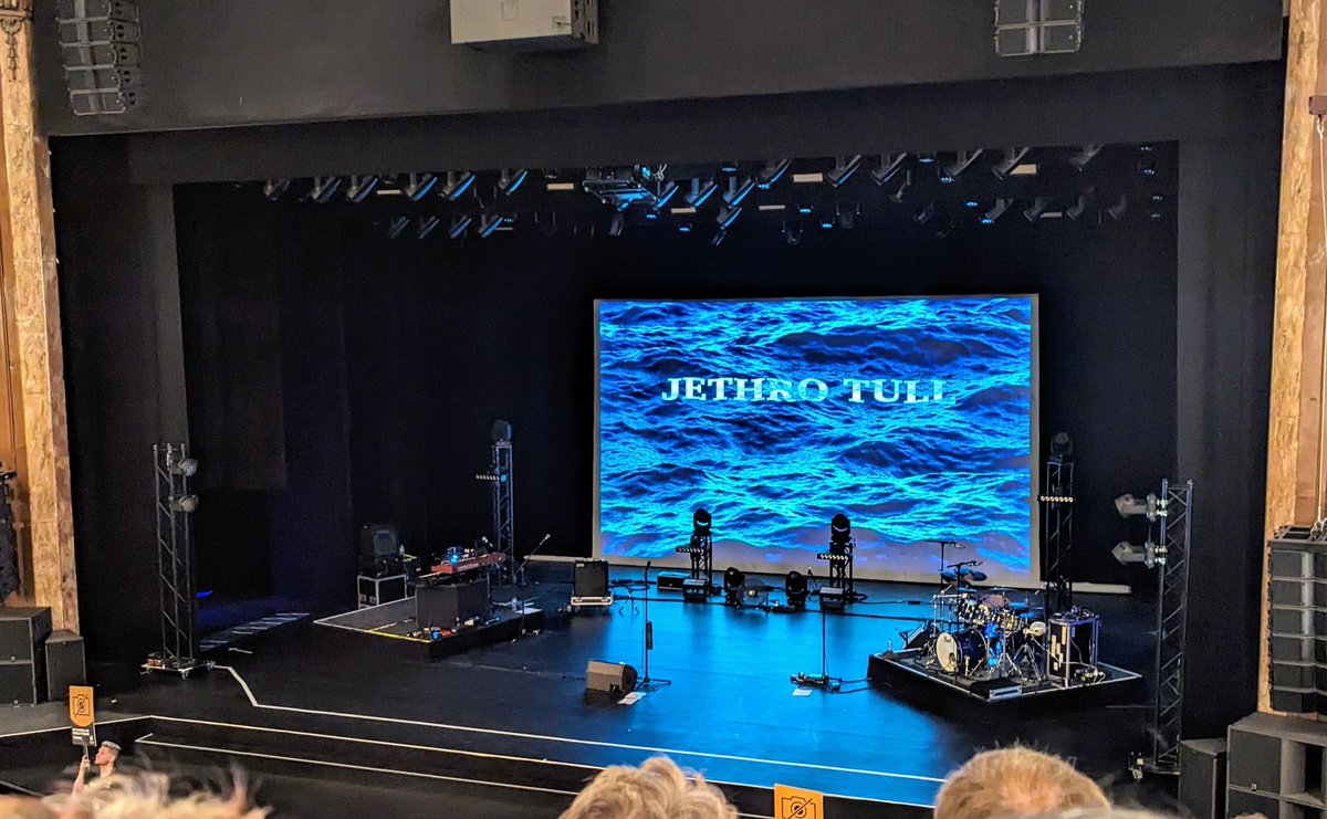 A night off from politics, instead spending the evening living in the past with @jethrotull