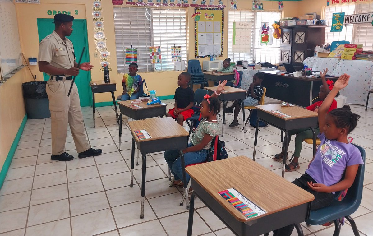 Exuma Division: Insp. N. Brown visited Williams Town Primary School, Exuma where they discussed good discipline and honesty with students. #CommunityEngagement #SchoolVisit
