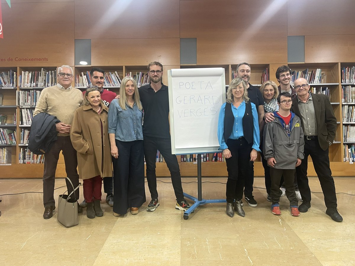 Gràcies als familiars de Gerard Vergés per acompanyar-nos una vegada més a un dels actes més destacats que la biblioteca de Tortosa ha programat per homenatjar a l'escriptor. @bibliotecamd @marilleixa