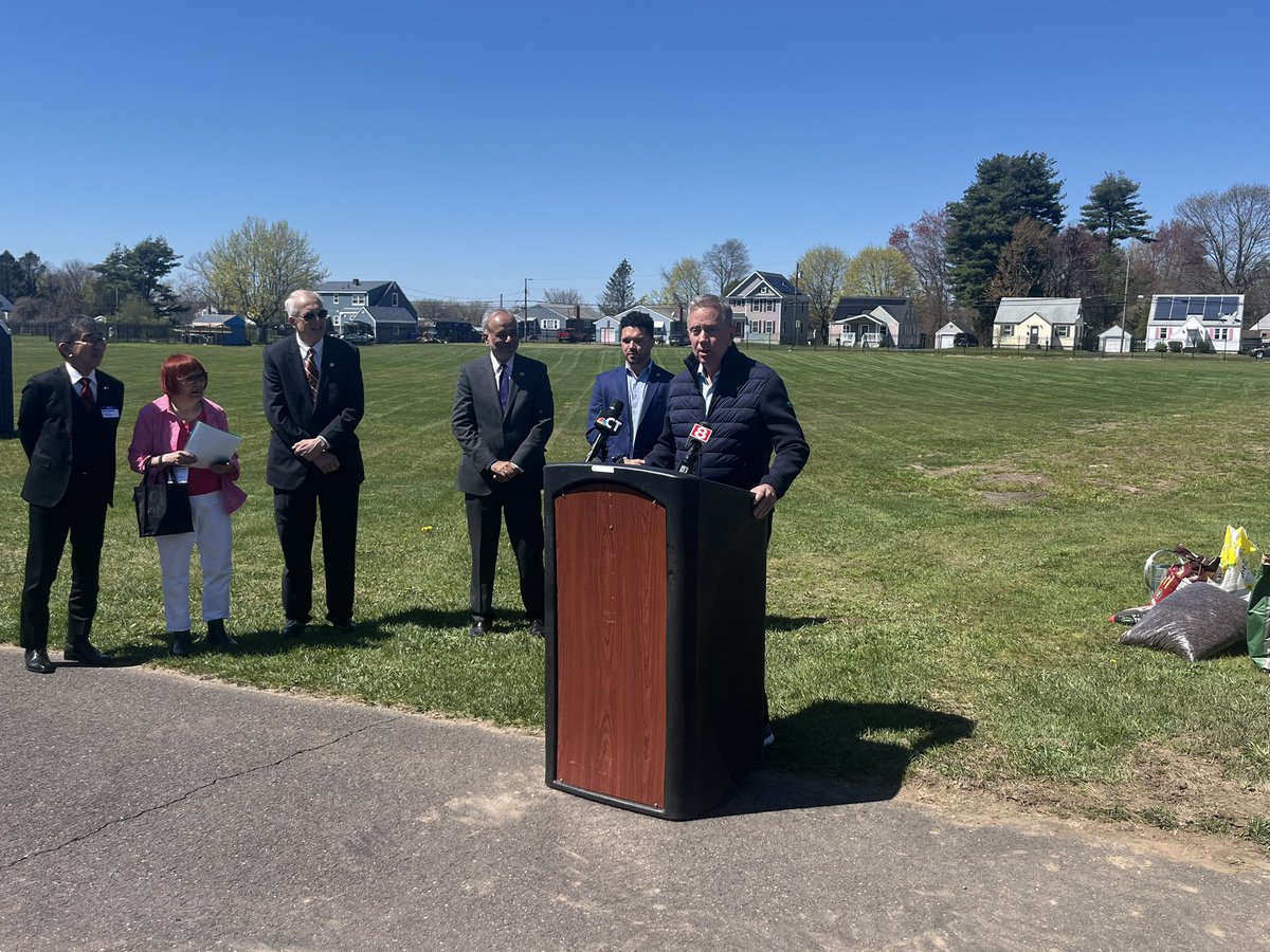 I appreciate the Us & Japan Society of Connecticut for their very generous donation to our state of 35 cherry blossom trees that are being planted at @PWStadium in East Hartford. A great thing to do on Earth Day! 🌸🌎